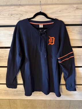 Detroit Tigers Women’s Lace-Up Pullover Top